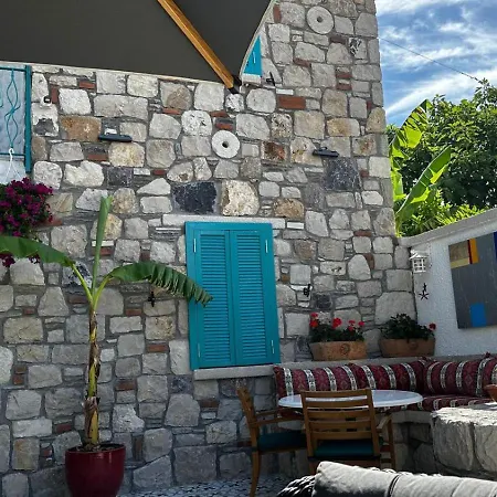 The Castle Butik Sigacik Homestay Seferihisar